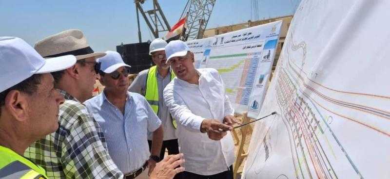 وزير الإسكان يتابع مشروع إنشاء القوس الغربى لمحور اللواء عمر سليمان