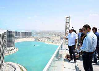 رئيس الوزراء يتفقد ”الأبراج الشاطئية” بمدينة العلمين الجديدة